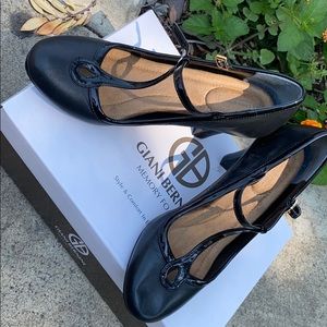 Giani Bernini memory foam black heels size 6.5